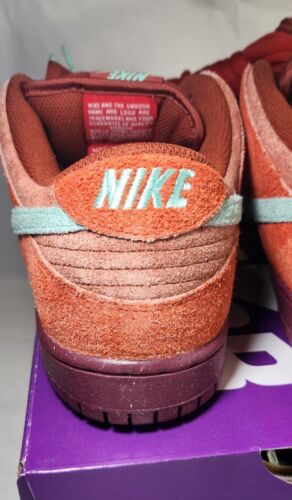 Nike SB Dunk Low Pro PRM Mens Size 11.5 Mystic Red Emerald Rise Strawberry Cough